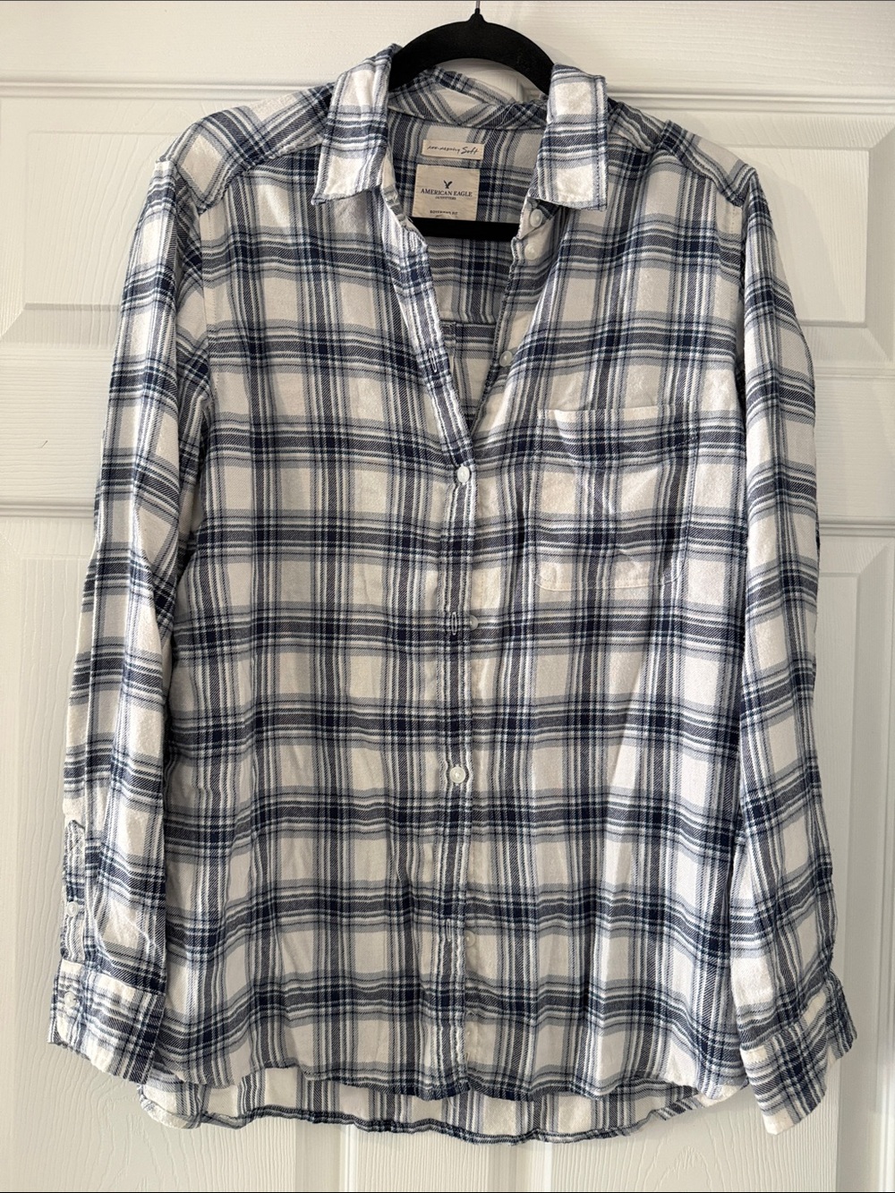 American Eagle Outfitters White and Navy Plaid Button-Down Shirt